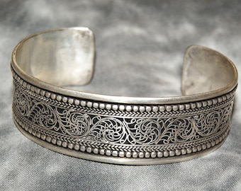 Bangle filigree ~ silver plated ~ Nepal (1470)