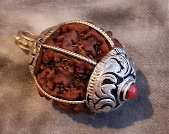 Pendant Rudraksha ~ handmade from Nepal (1000)