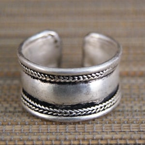 Ring from Nepal ~ Coinsilver (473)