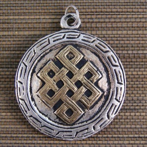 Endless Knot Pendant ~ Amulet Nepal (476)