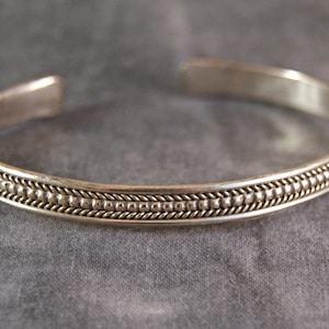Bangle ~ Beaded design ~ Tibet Nepal (1452)