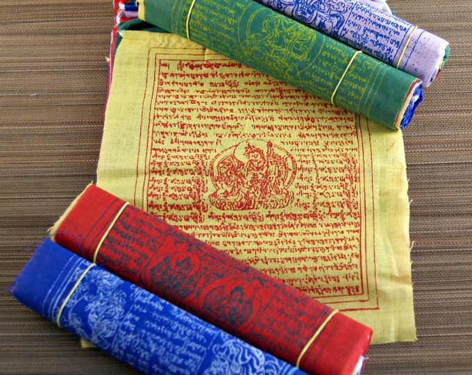 Tibetische Gebetsfahnen Set (Lungta) – 5 Saiten à 25 Fahnen, Mit Mantras Und Windpferden, Ca. 18x15 Cm