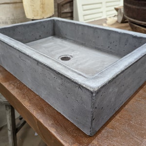 Washbasin made of solid cast concrete