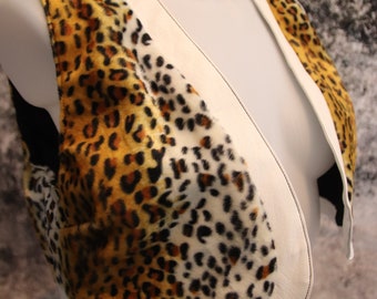 Bolero-Jacke aus Kunstleder in Leopardenmuster und Weiß