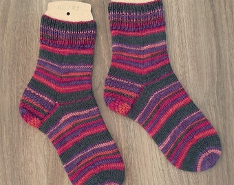 Socks size 40/41 with reinforced heel, lovingly hand-knitted, warm wool with bright colors :-)