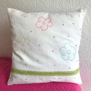 Pillowcase and pillows, cuddly pillows, decorative pillows, linen, cotton, sheep&#39;s wool flakes