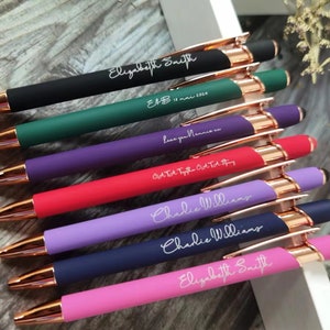 Personalisierter luxuriöser Soft Touch Rosegold Stift, gummierter Soft Touch Kugelschreiber, ausgefallener benutzerdefinierter Stift, Geschenkstifte für sie, gravierter benutzerdefinierter Stift