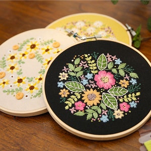 Floral Beginner Embroidery Kit - Modern Flower Plant Hand Embroidery Full Kit - DIY Floral Needlepoint Hoop Wall Art Kit