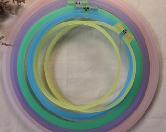 Embroidery Hoop , Plastic Cross Stitch Hoop , Transparent Crystal Display Frame , Embroidery Frame , Embroidery Needlework Frame(Multicolor)