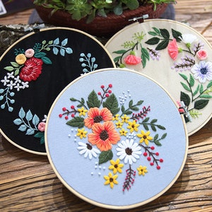 Diy Embroidery kit - Retro Floral Pattern - Flower Diy Kit-Hand Embroidery Full Kit -DIY Flower Embroidery Hoop Wall Art Kit -English Guide