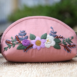刺繍キット コスメバッグ、刺繍と裁縫キット、ジッパー付きキャンバスバッグ刺繍パターン、メイクアップバッグ、ウォッシュバッグ、小銭入れ、彼女へのギフト