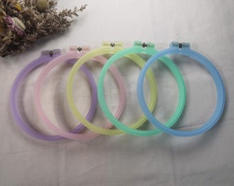 Embroidery Hoop Set 5 Pieces Plastic ,Cross Stitch Hoop Transparent Crystal Embroidery Hoop Display Frame - Embroidery Hoops (Multicolor)