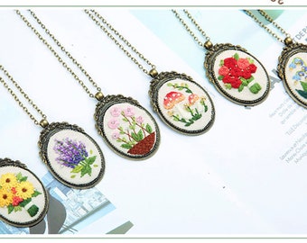 Kit de broderie Mini collier brodé à la main-Collier floral-Bijoux brodés-Cadeau pour elle-Collier de broderie Set De Trois