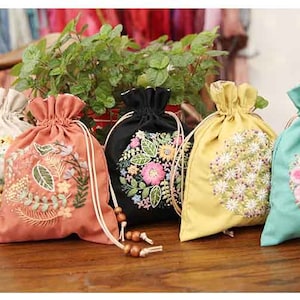 Handsticken Kordelzug Tasche,Florale Anfänger Stickpackung Rucksack,Moderne Blumen Pflanze Kindertasche,DIY Kid es Drawstring Tasche