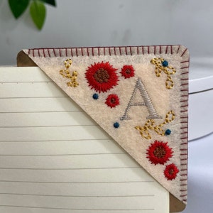 Personalized Hand Embroidered Corner Bookmark 26 Letters and 4 Seasons Book Corner Decoration Felt Triangle Page Stitched Corner Bookmark Fall