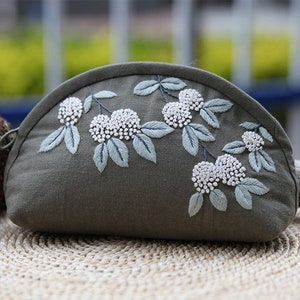 Embroidery Kit Cosmetic Bag,Embroidery and Sewing Kit, Coin Purse, Makeup Bag, Wash Bag, Zipper Canvas Bag Embroidery Pattern,  Gift For Her