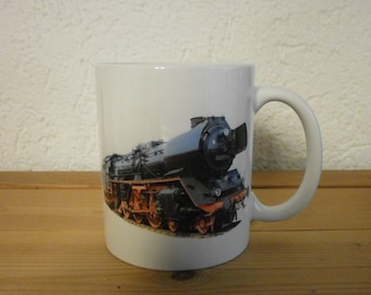 Cup with steam locomotive BR03