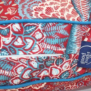 Chiado Red Round Dog Bed, Blue Ivory Red Floral Pattern Dog Bed in 3 Sizes, Dog Bed Fabric Covers, Pet Furniture