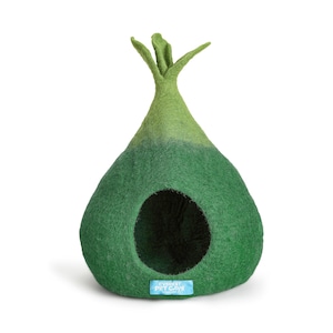 Lit troglodyte fait main en laine mérinos pour chat : motif oignon vert