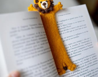Felted Lion Bookmark, Handmade, 16cm, perfect gift for readers, bookmark for kids and adults, needle felted - 100% Wool, All natural dyes