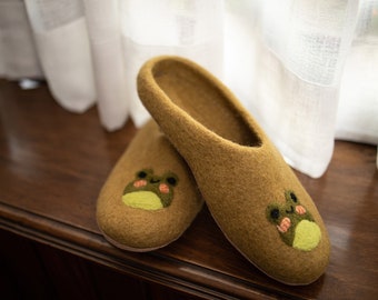 Green Hue Toad Felted Slippers, 100% Wool NO Polyester, Handmade Needle Felted Winter Slippers, Cozy and Soft, Cat Design, No Chemicals