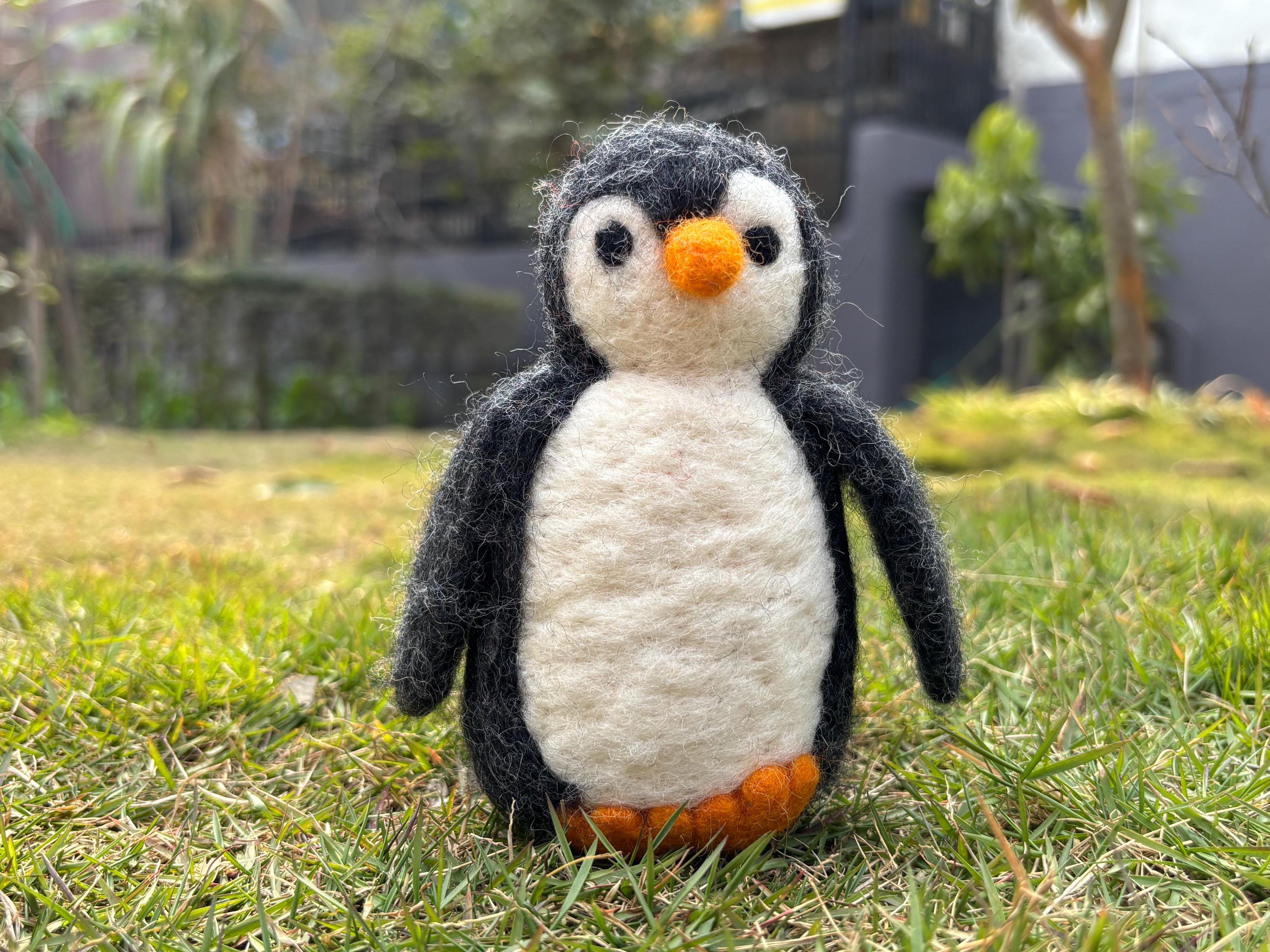 フェルトのペンギンの置物：ニュージーランドウールのハンドメイド