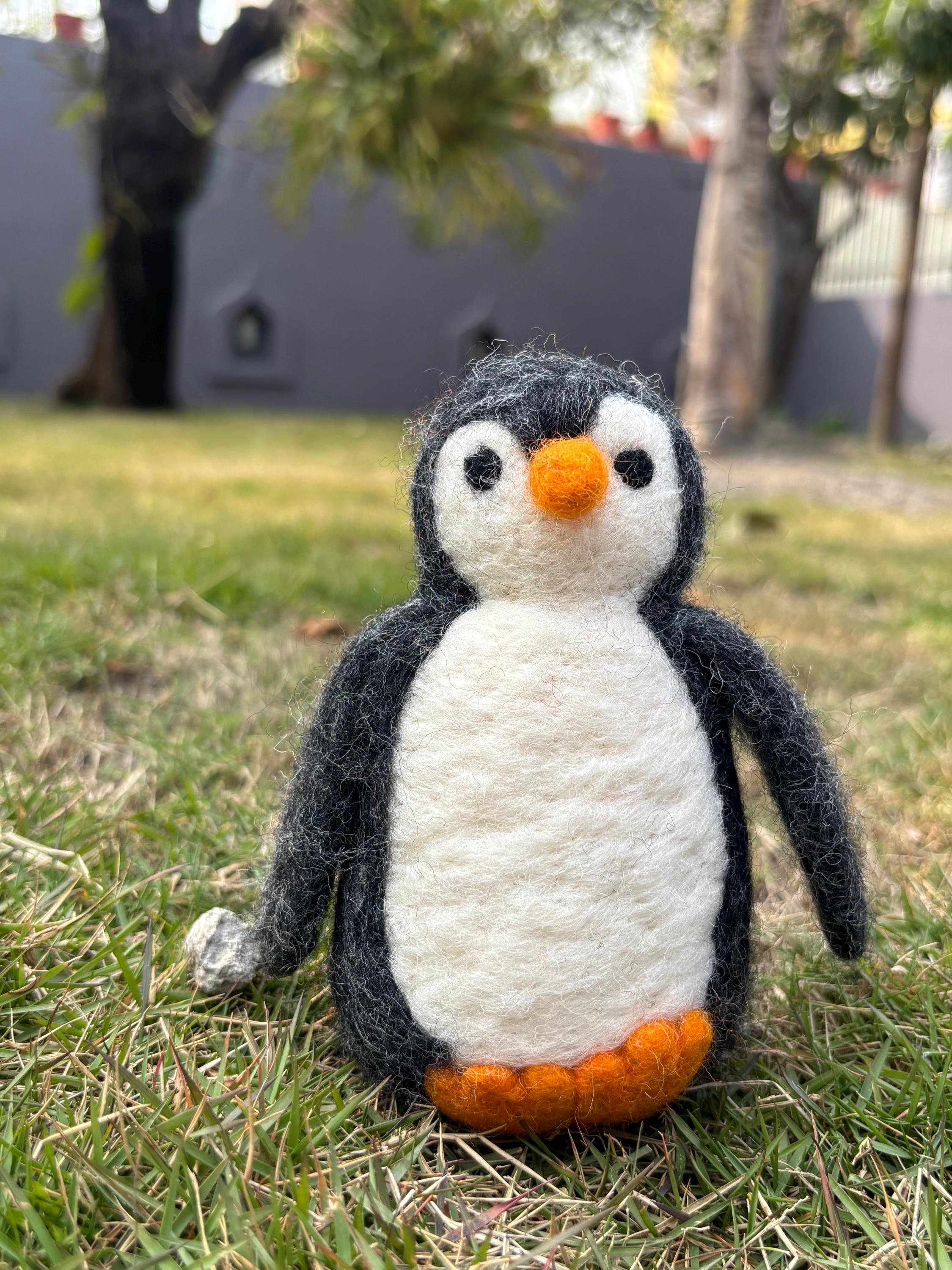 フェルトのペンギンの置物：ニュージーランドウールのハンドメイド