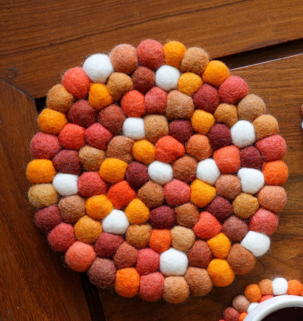 Sottopentola Rettangolare In Feltro, Runner Da Tavola 29x102 Cm, Design Floreale Traforato. Ecologico, Resistente Al Calore, Protegge Il Tavolo. Colori Vari.