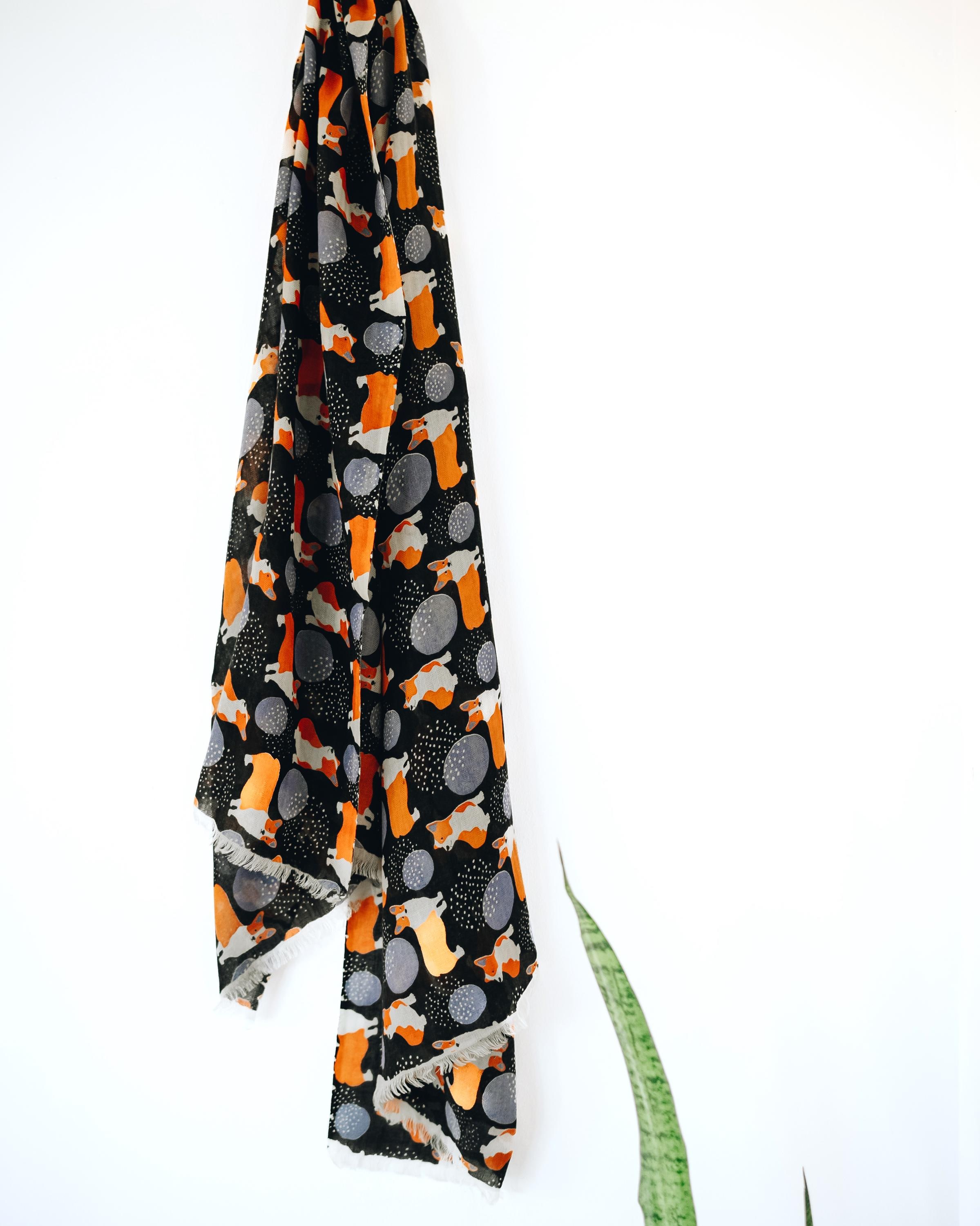 100% Cashmere Stole Corgi Printed, 54/1 Yarn Composition