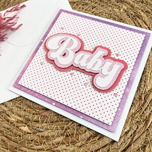 Wenskaart baby I handgemaakt I kaart voor geboorte I meisje I roze I retro lettertype I 13 x 13 cm