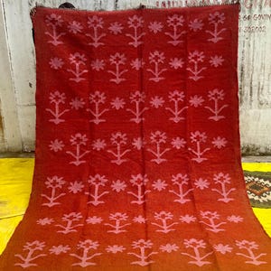 Multi Size Handgewebter Rot Rosa Blumen Kelim Teppich. Traditioneller Kelimteppich für Schlafzimmer | Küche | Wohnbereich Etc. Türkischer Handgefertigter Kelim Teppich
