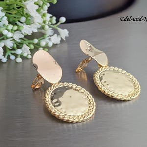 Clips in gold, large ear clips 18 K gold-plated, no ear hole, modern ear clips shiny, non-pierced ears, large clips, gold coin, unusual
