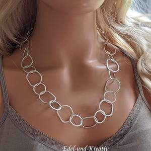 lange zilveren ketting, ongebruikelijk, verzilverde ketting, schakelketting, grote ringen, moderne oogketting, ringelementen, geschenk, wikkelketting, mat zilver