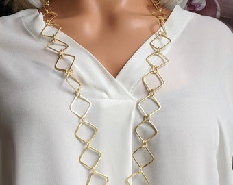 Link chain gold, gold chain diamonds, necklace, statement chain gold, chain large rings, evening dress, unusual, matte gold, geometric chain, classy