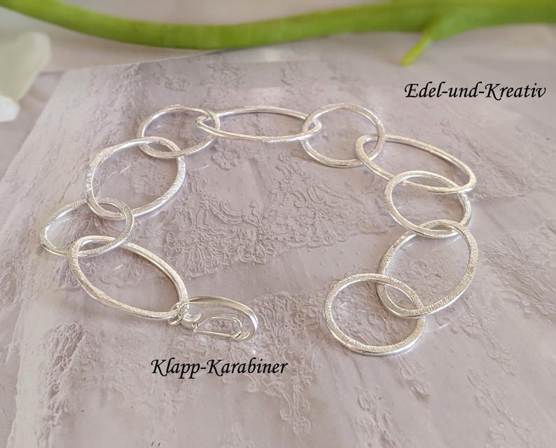 Link bracelet large rings silver oval, matt brushed bracelet, silver rings, statement bracelet, silver hoop, double circles, toggle clasp, trend Klapp-Karabiner