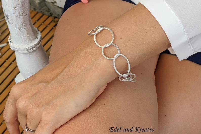 Link bracelet large rings silver oval, matt brushed bracelet, silver rings, statement bracelet, silver hoop, double circles, toggle clasp, trend image 3