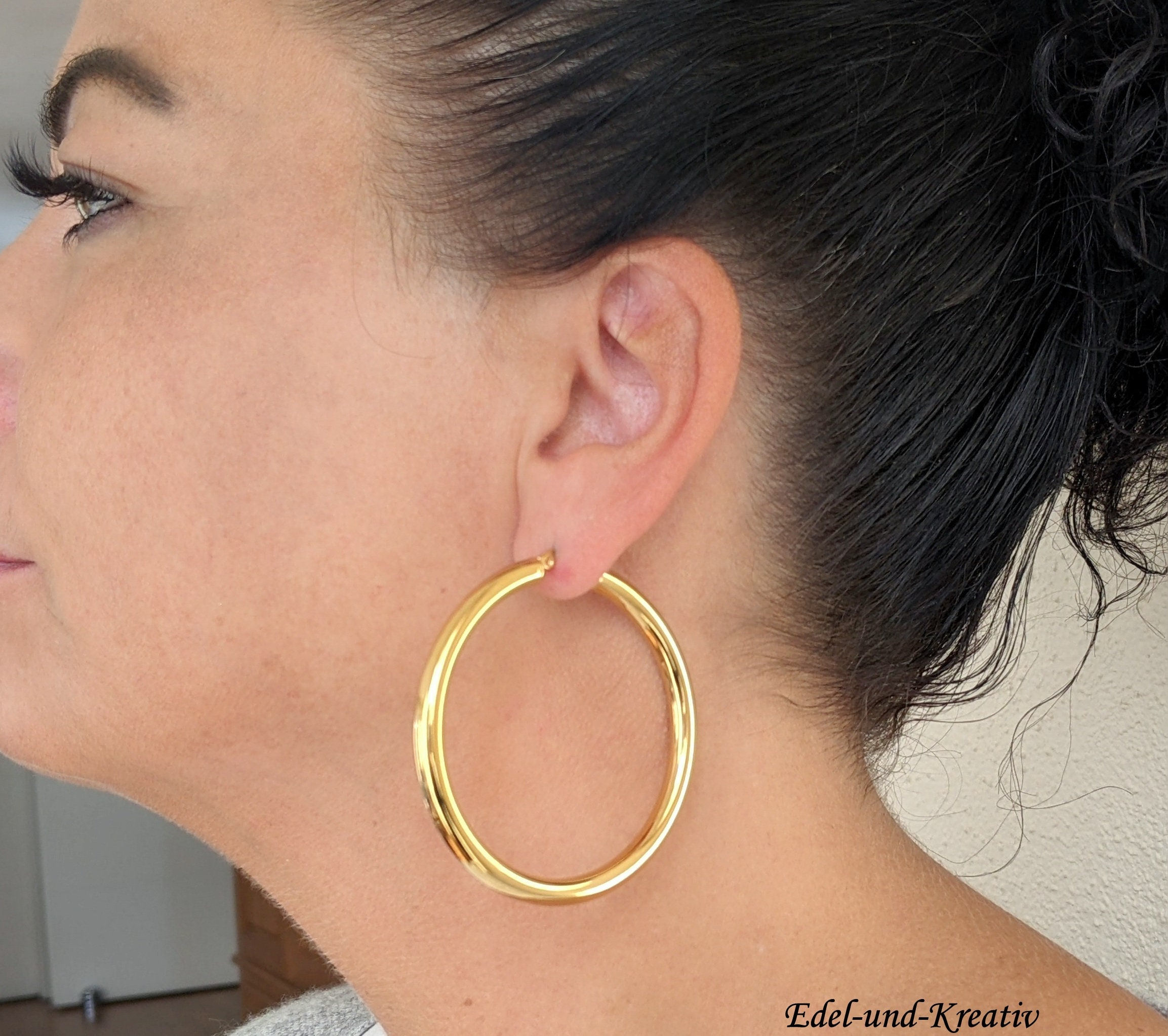 Boucles D'oreilles Percées Grand Anneaux Or Avec Relief - Modèle 5306, Bon état, Sans Marque