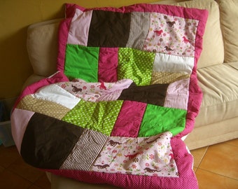 Patchwork blanket in red and white with nice horses