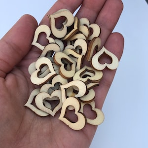20 corazones de madera cortados con láser de 20 mm para decorar álbumes de recortes, tarjetas y manualidades.