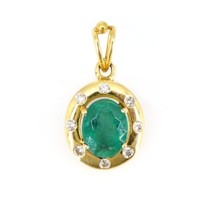 18k Solid Yellow Gold Emerald Diamond Pendant / Oval Emerald and Round Flush Set Diamonds / Emerald Pendant in yellow Gold