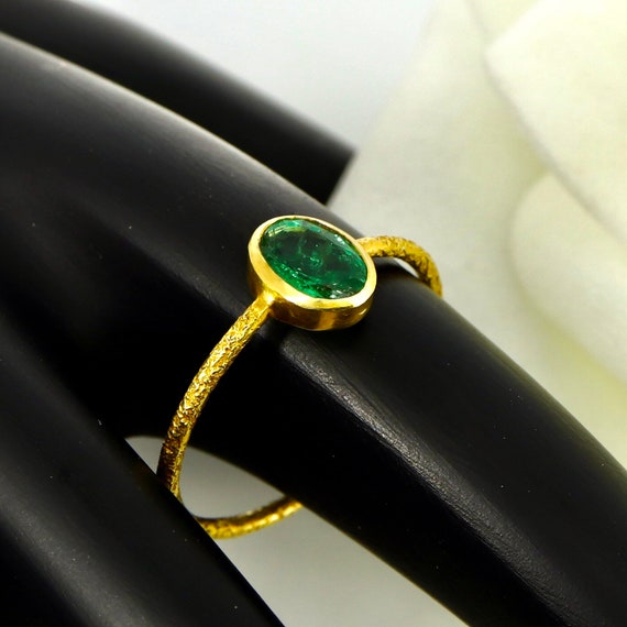 Emerald single on sale stone ring