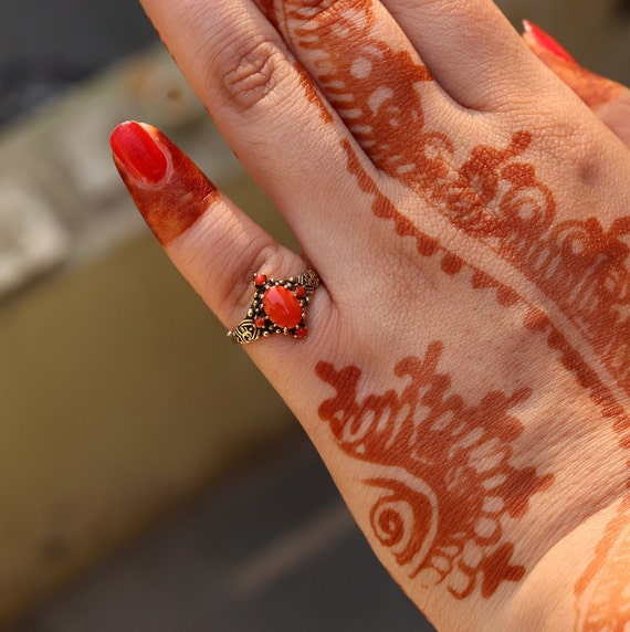 Vintage Style Coral Ring - Antique 9k Yellow Gold… - image 3