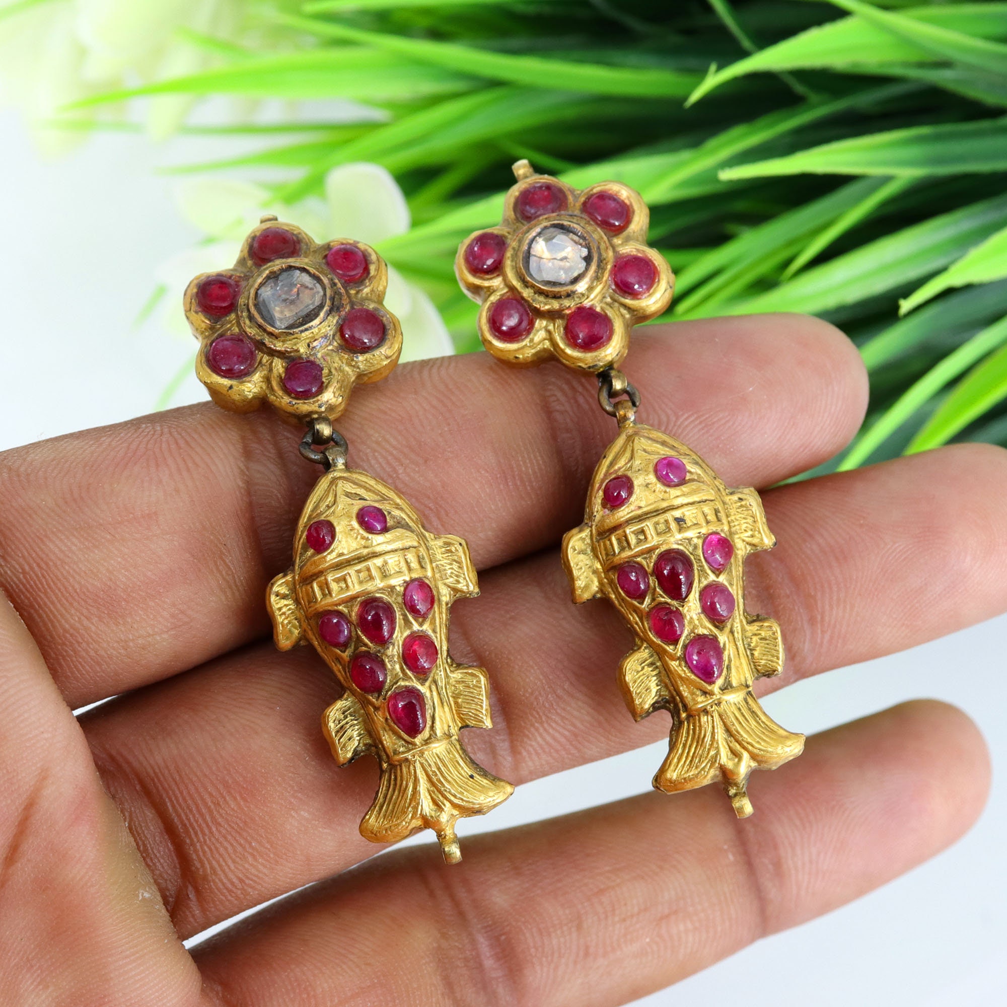 Antique 1900s Late Victorian 22k Gold Earrings, Ruby  display picture 1