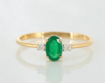 14k Gold Beautiful Ring set with Natural Emerald and Natural Diamonds, May Birthstone RIng, Anniversary ring. Gift For Her