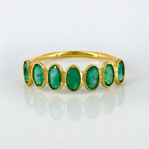 18k Gold Beautiful Ring set with Natural Emerald, fine Jewelery, engagement ring, may birthstone, Anniversary ring, emerald ring, emerald