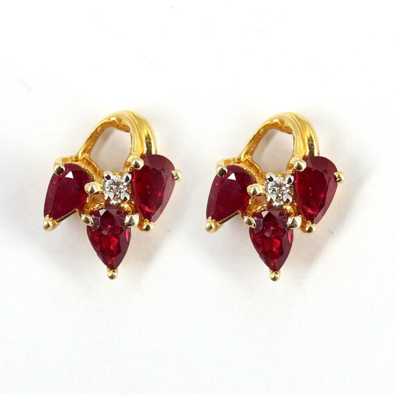 ペアカット ルビー ダイヤモンド イヤリング / 14K イエロー ペアカット ルビー ダイヤモンド イヤリング / 14K イエロー