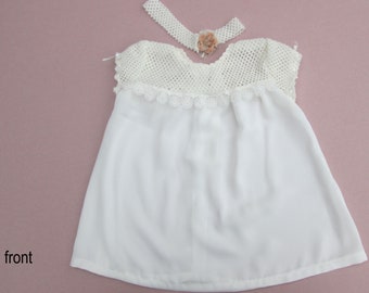 SITTER offwhite jurkje met tieback voor een meisje van ± 6-9 maanden