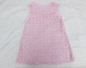 Rose robe de dentelle pour une fille de 6-9 mois