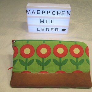 Kosmetiktasche/Mäppchen/Stiftemäppchen, Schlampermäppchen * Blumen * grün/rot *