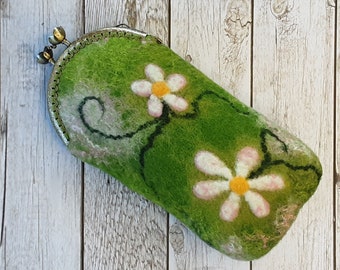 Glasses case daisy, felted, felt bag, felt case, gift idea